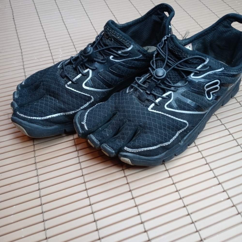 Fila Skelatoes black mesh fabric barefoot shoes. Bungee lace. men's sz 8 . 23 pm - Picture 2 of 10